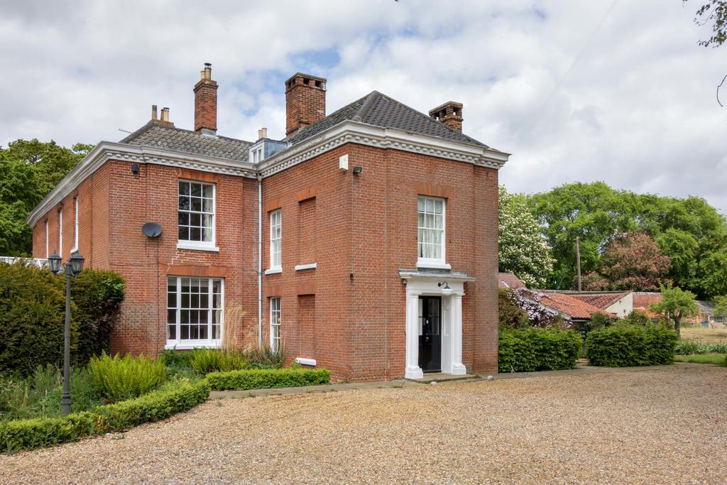 Lingwood Hall Exterior photo