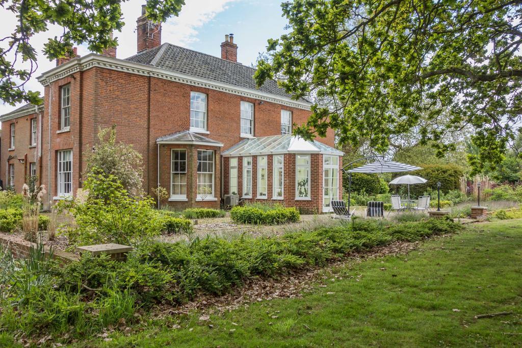 Lingwood Hall Exterior photo
