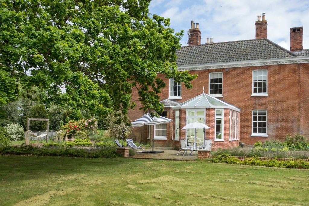 Lingwood Hall Exterior photo